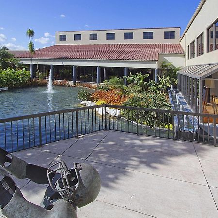Miami Lakes Hotel Экстерьер фото